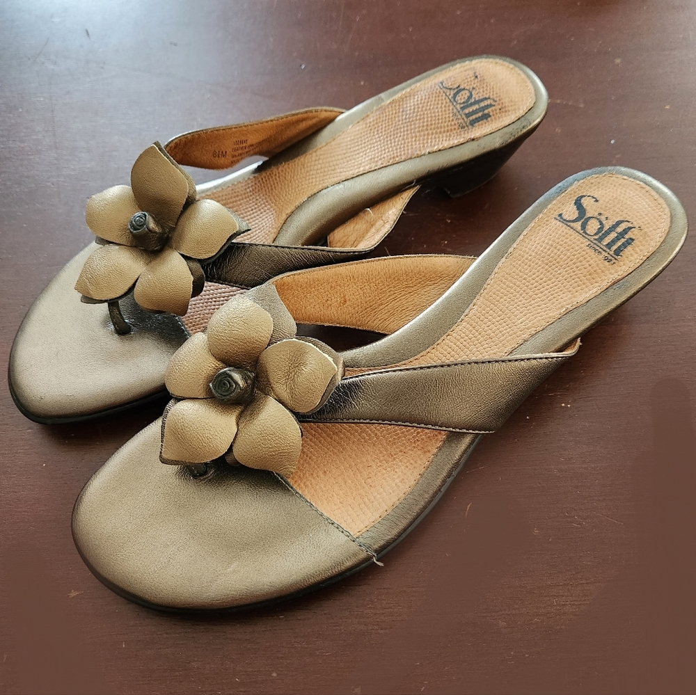 Softt Slide-on Leather Sandals with Flower Detail in Copper Size 8.5M
